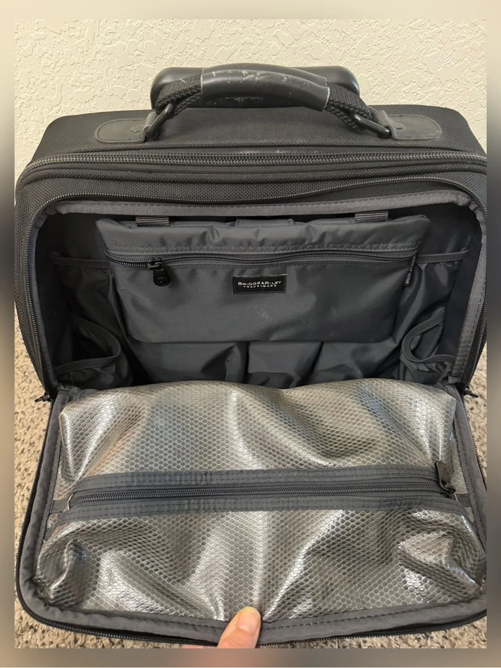 Briggs & Riley Baseline Rolling Cabin Bag Carry On - Black